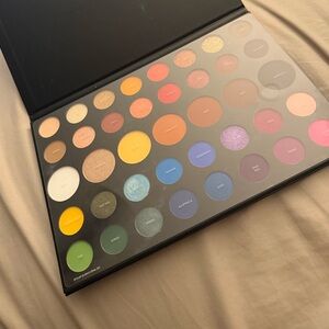 James Charles Ring Light eyeshadow